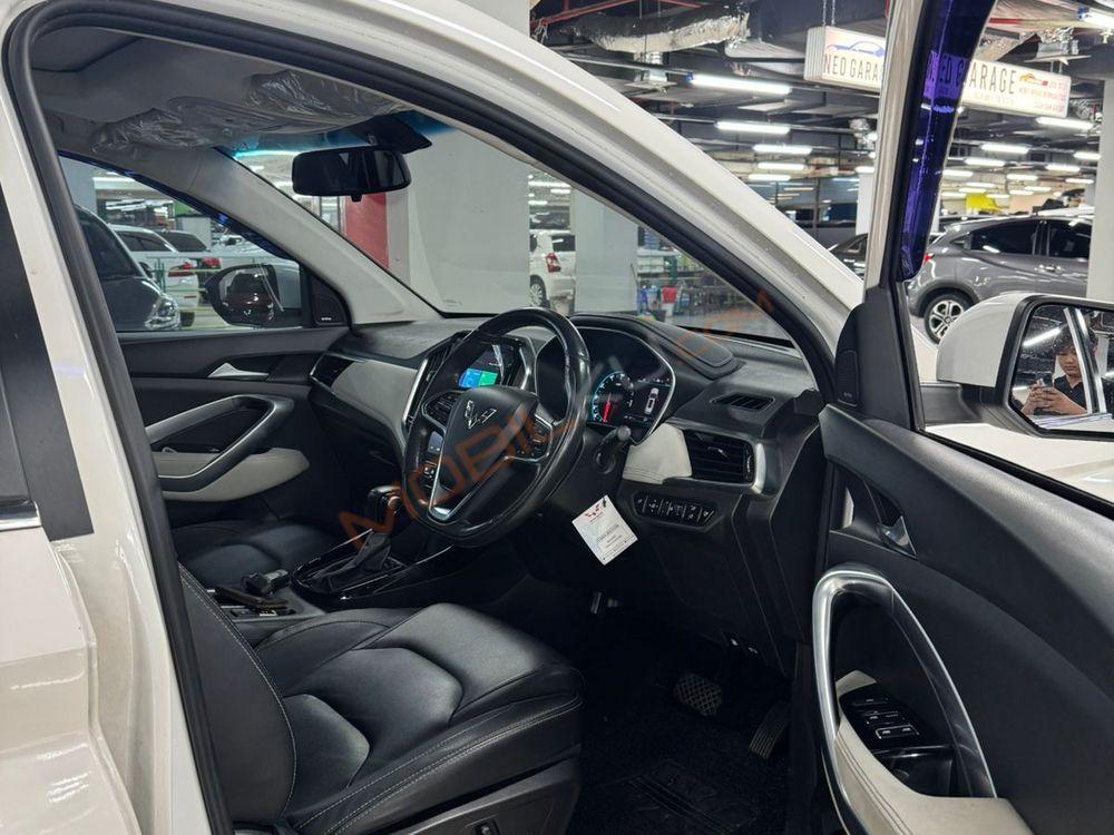 Mobil Wuling Almaz 2021