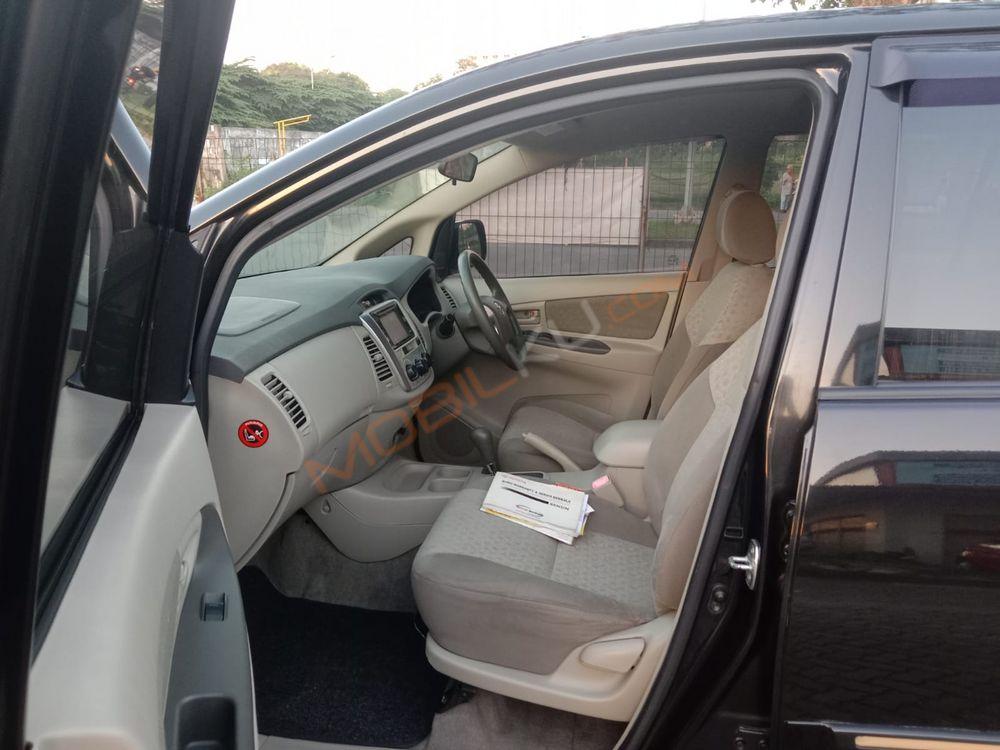 Mobil Toyota Kijang Innova 2014