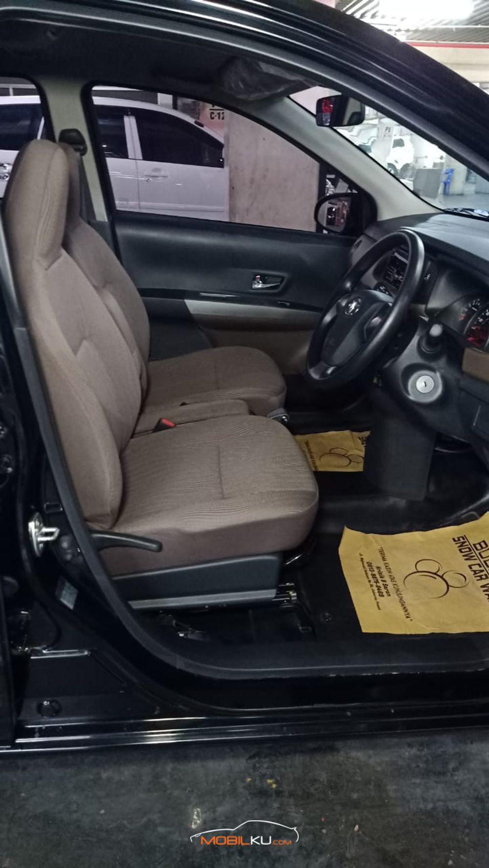 Mobil Toyota Calya 2019