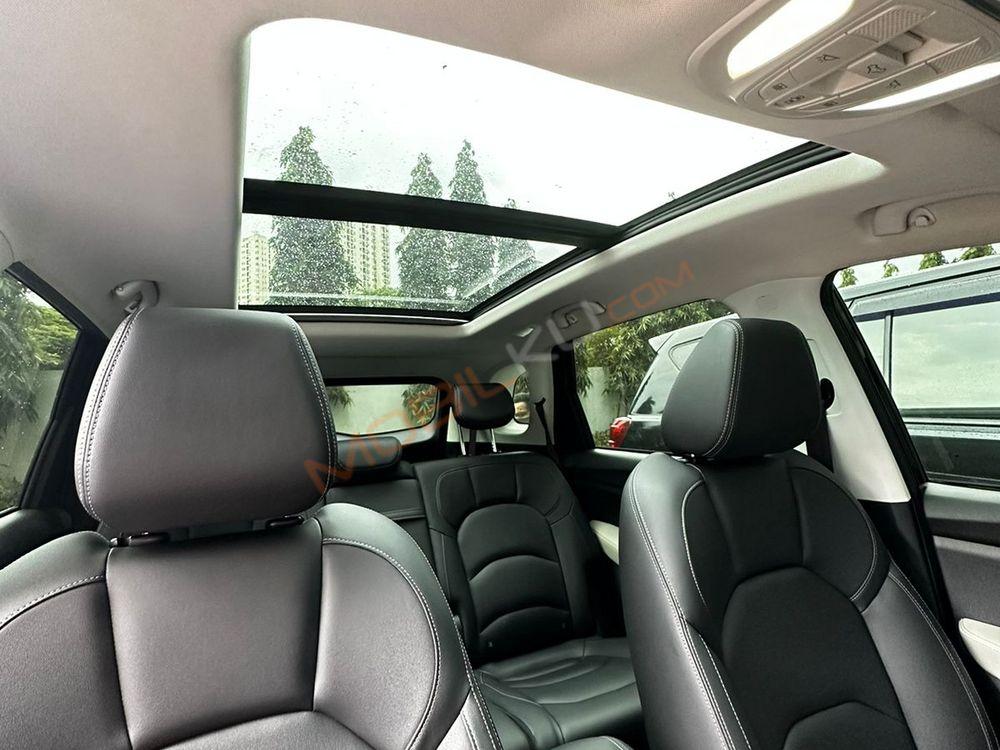 Mobil Wuling Almaz 2019