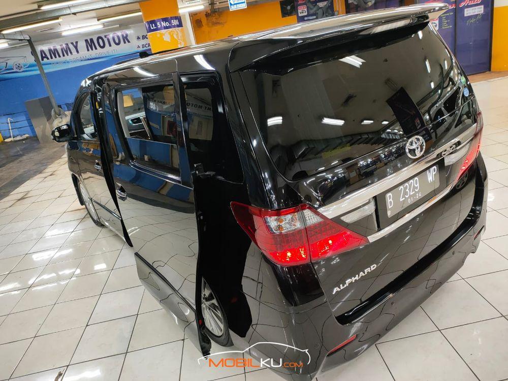 Mobil Toyota Alphard 2013
