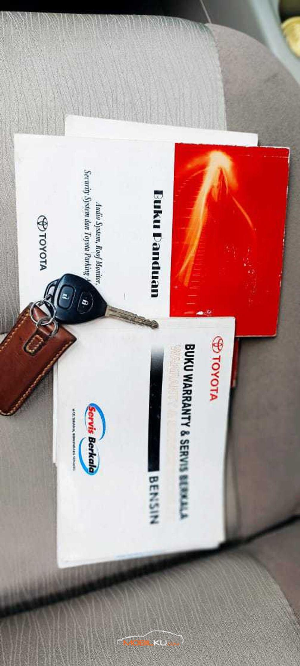 Mobil Toyota Kijang Innova 2013