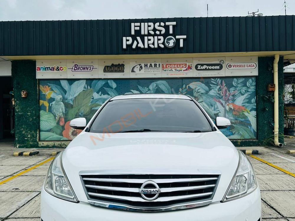Mobil Nissan Teana 2011