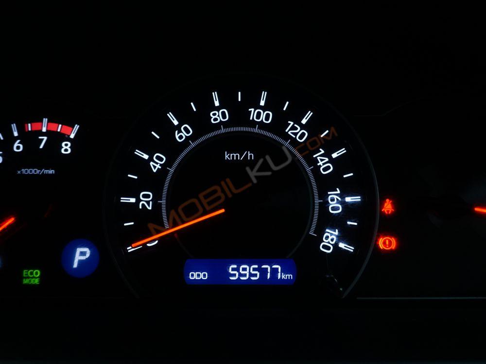 Mobil Toyota Voxy 2018