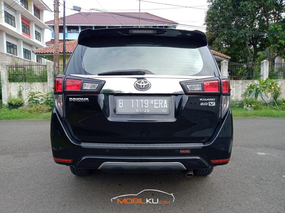 Mobil Toyota Kijang Innova 2017