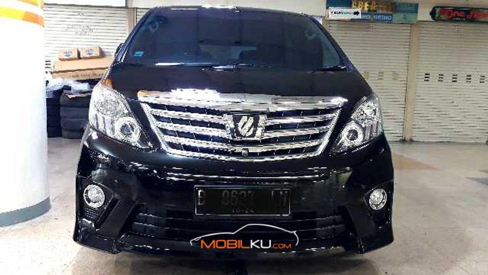 Mobil Toyota Alphard 2014