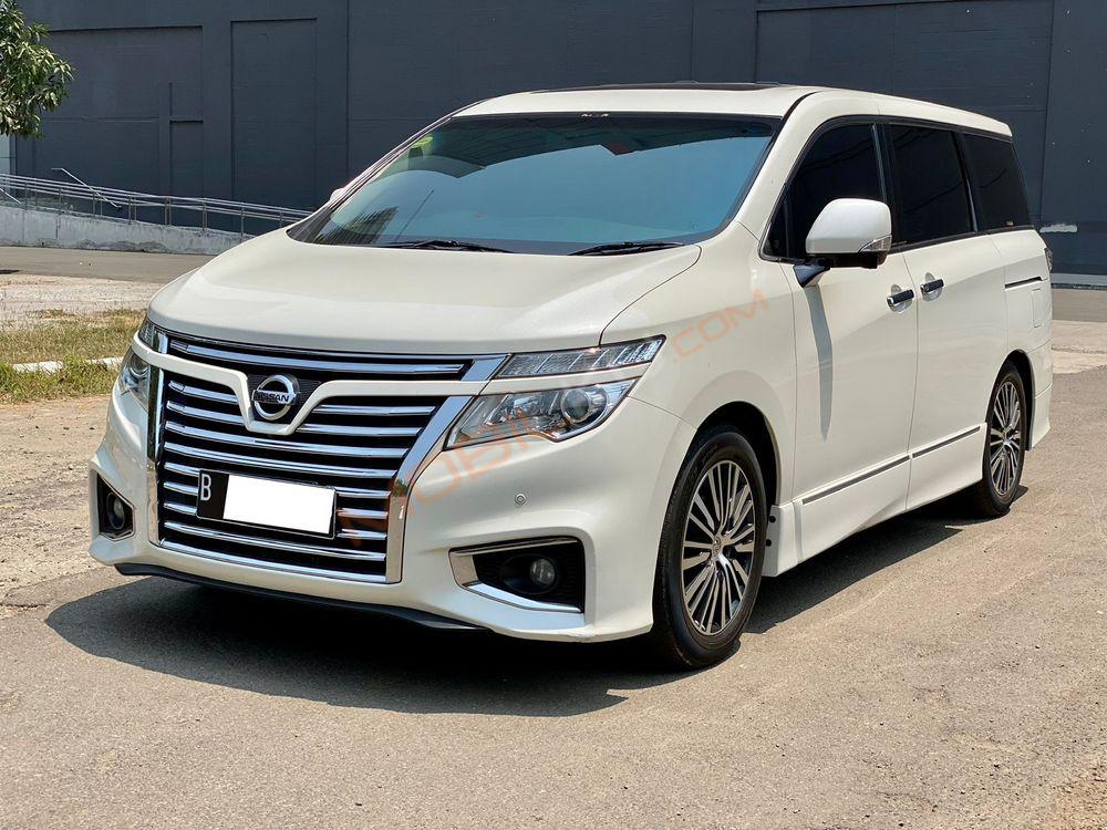 Mobil Nissan Elgrand 2014