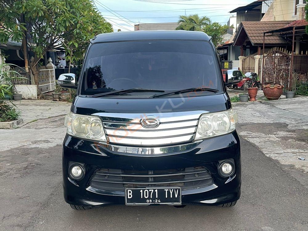 Mobil Daihatsu Luxio 2015