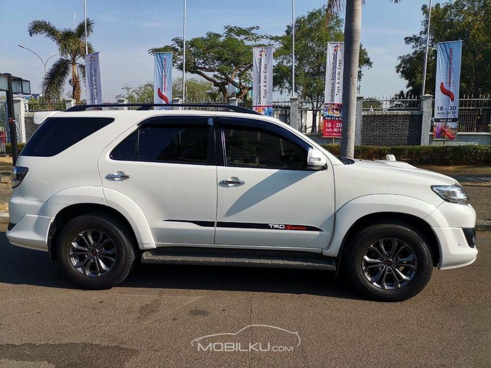 Mobil Toyota Fortuner 2015