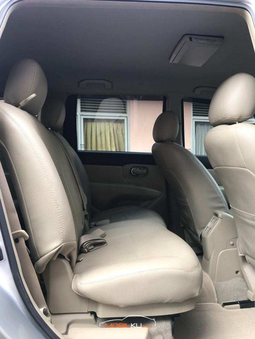 Mobil Nissan Grand Livina 2014