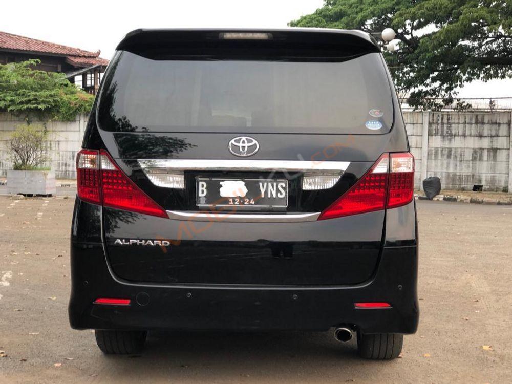 Mobil Toyota Alphard 2009