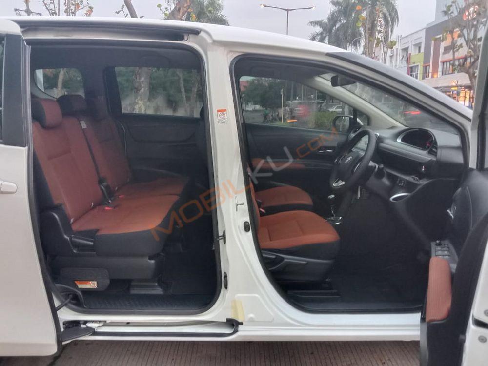 Mobil Toyota Sienta 2017