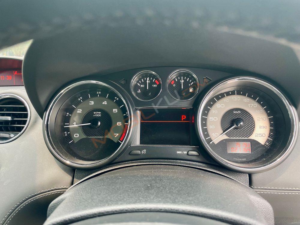 Mobil Peugeot RCZ 2012