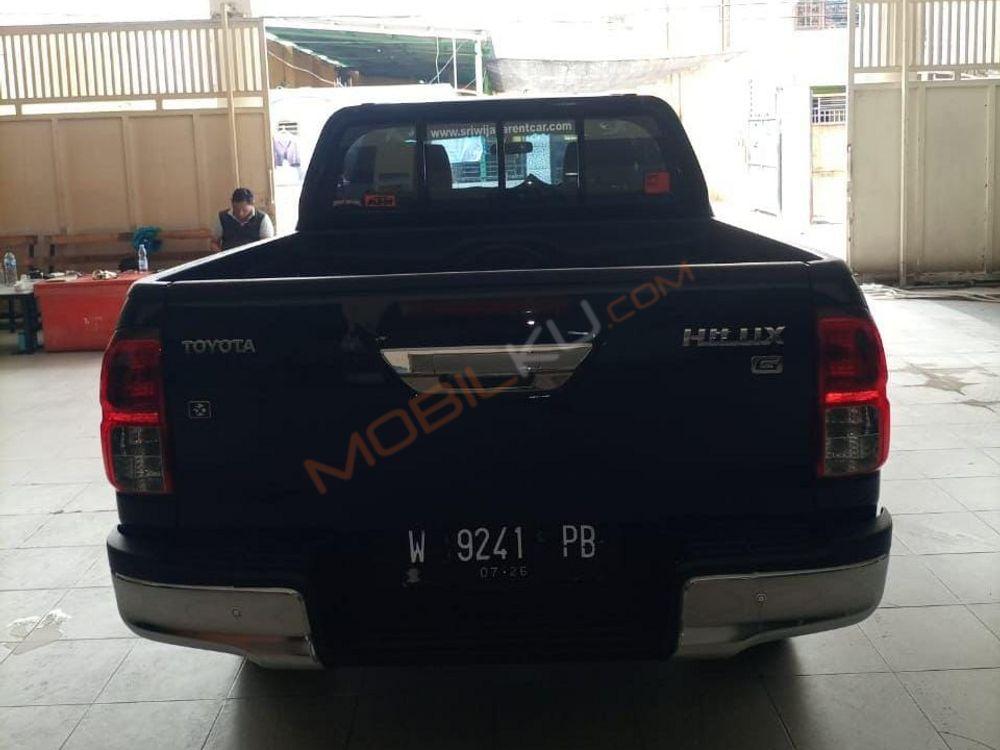 Mobil Toyota Hilux 2021