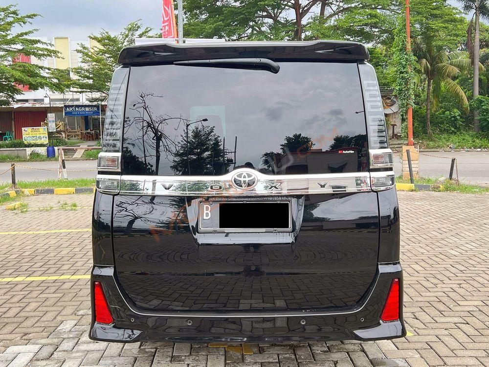Mobil Toyota Voxy 2019