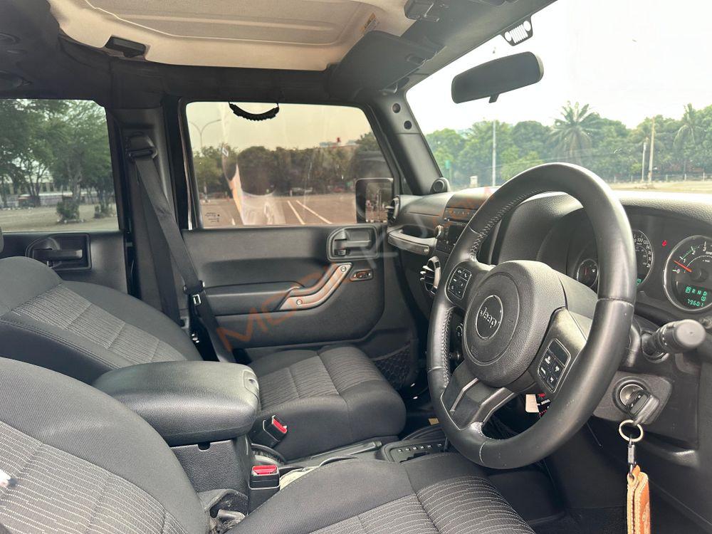 Mobil Jeep Wrangler 2011