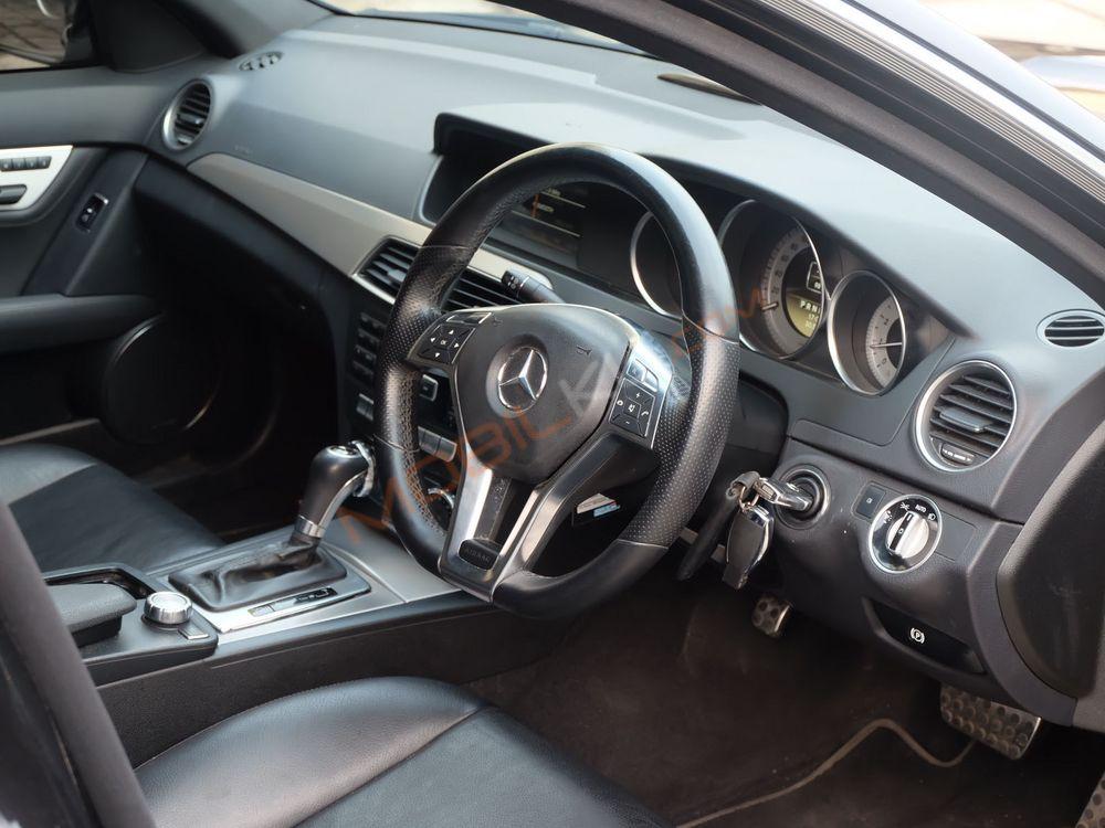 Mobil Mercedes-Benz C-Class 2012