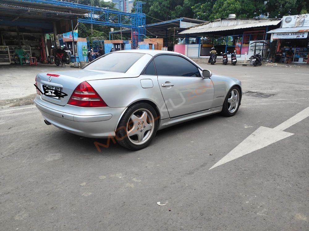 Mobil Mercedes-Benz SLK 2001
