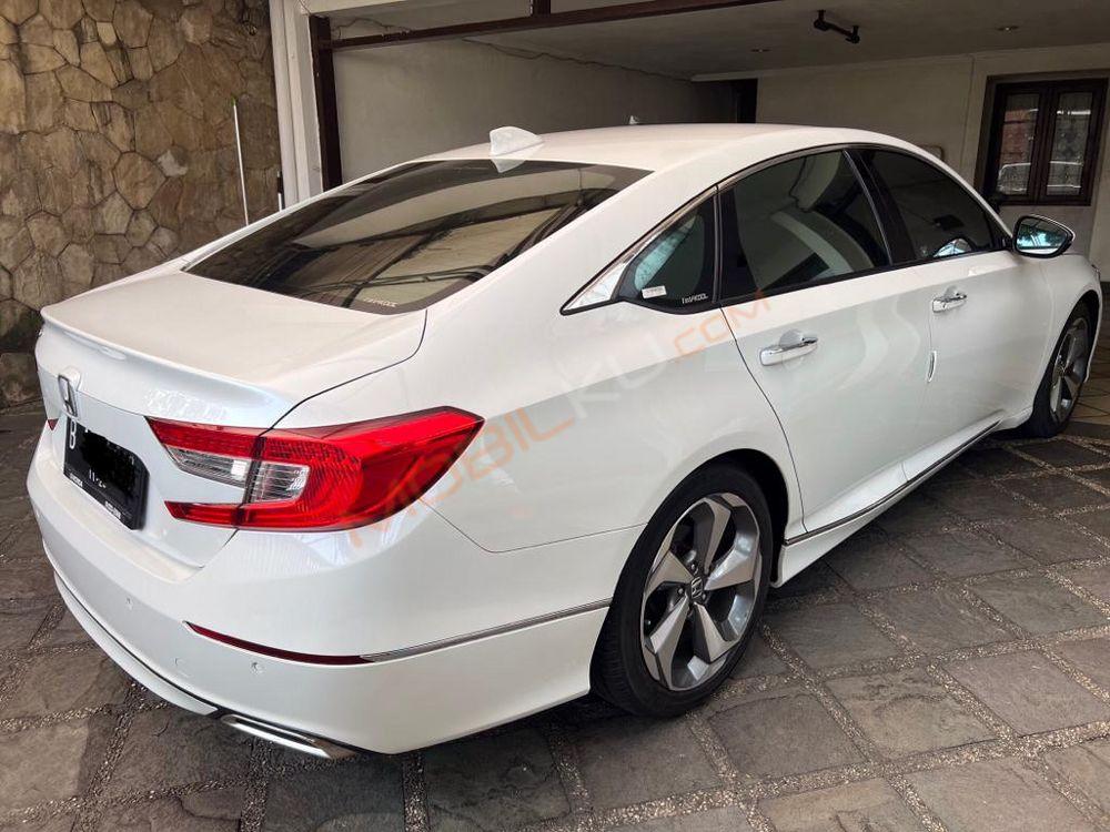 Mobil Honda Accord 2019