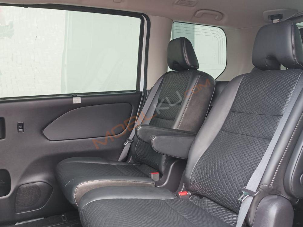 Mobil Nissan Serena 2019