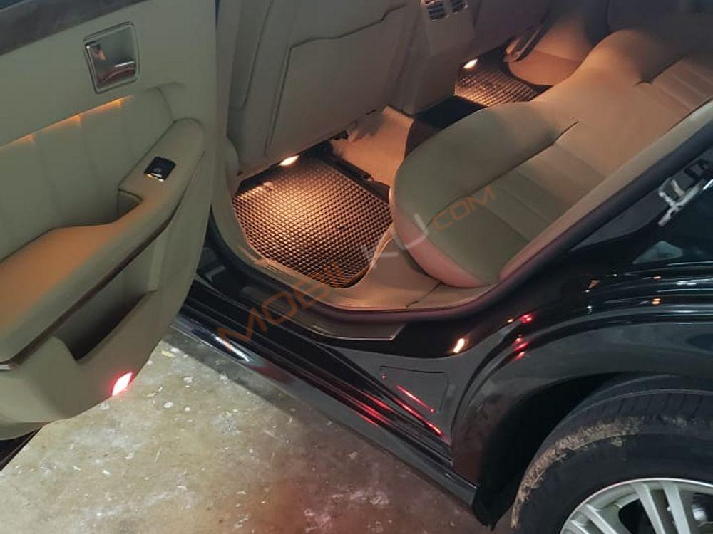 Mobil Mercedes-Benz E-Class 2010