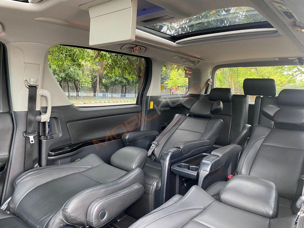 Mobil Toyota Vellfire 2014