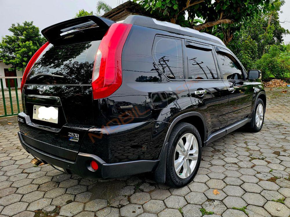 Mobil Nissan X-Trail 2009