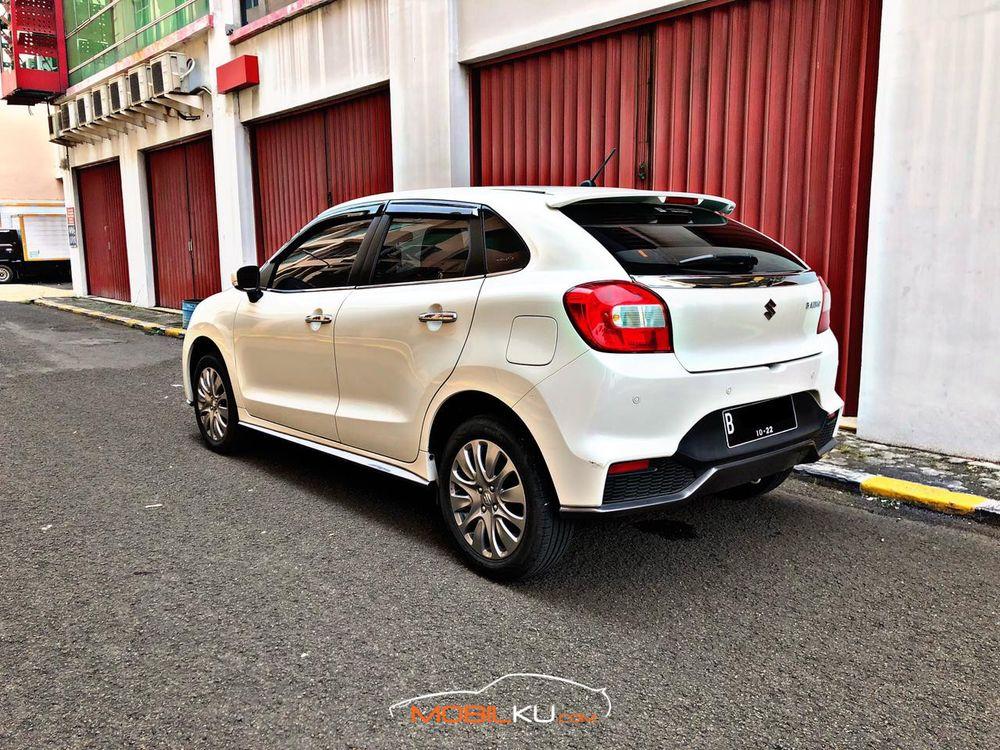 Mobil Suzuki Baleno 2017