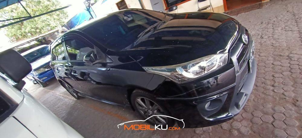 Mobil Toyota Yaris 2015