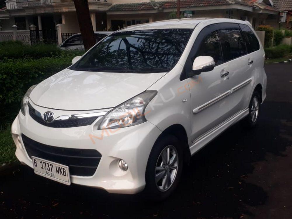 Mobil Toyota Avanza 2012