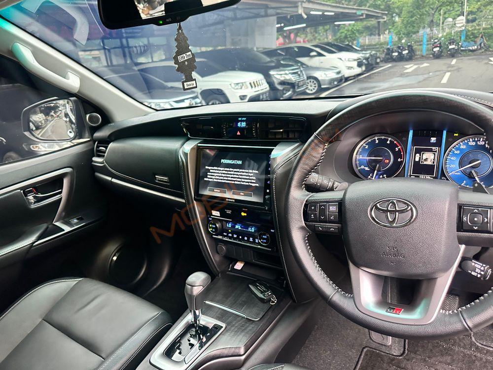 Mobil Toyota Fortuner 2022