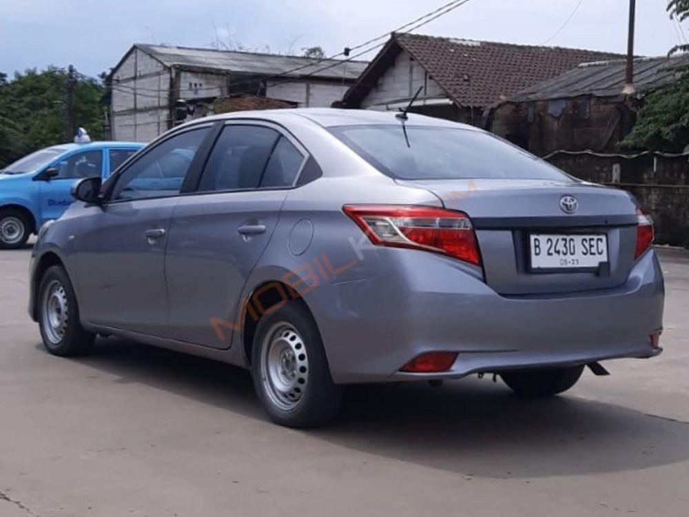 Mobil Toyota Limo 2016