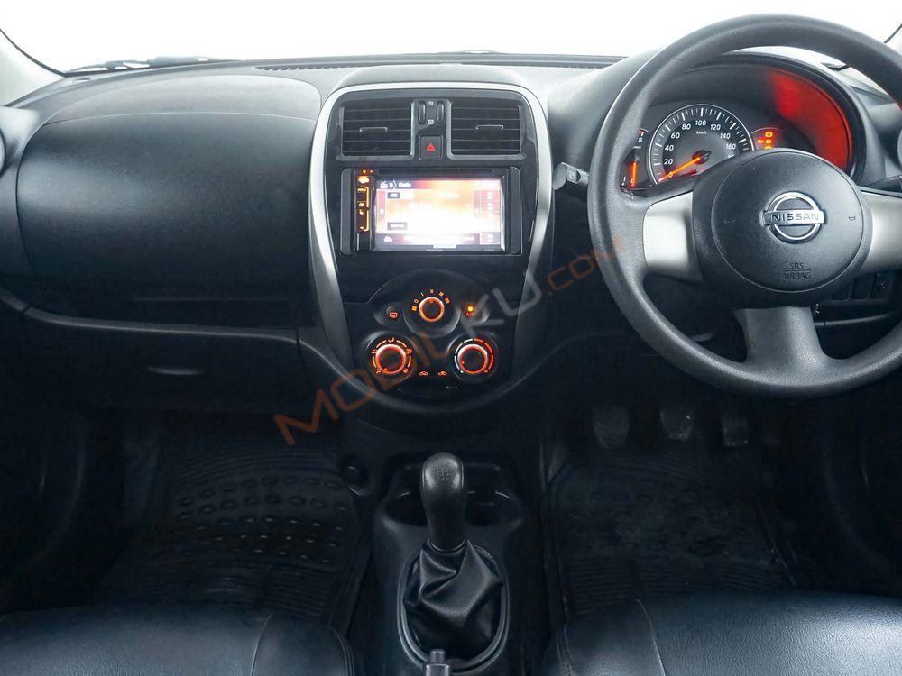 Mobil Nissan March 2017