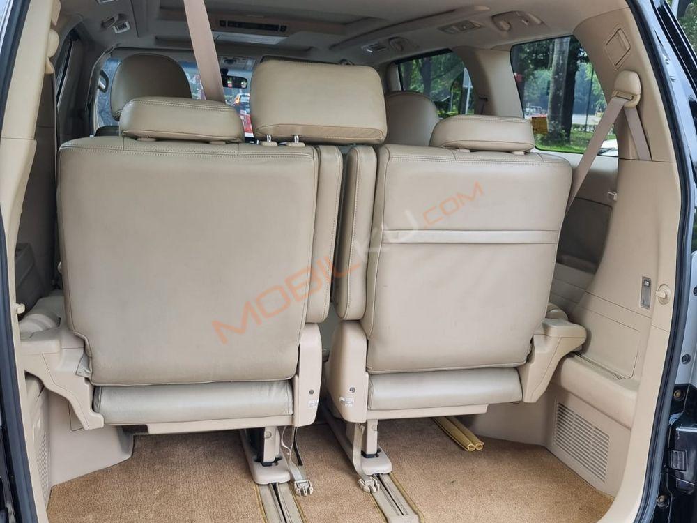 Mobil Toyota Alphard 2013