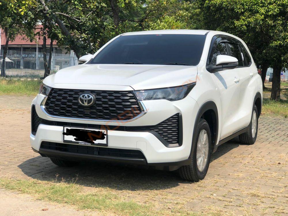 Mobil Toyota Kijang Innova 2023