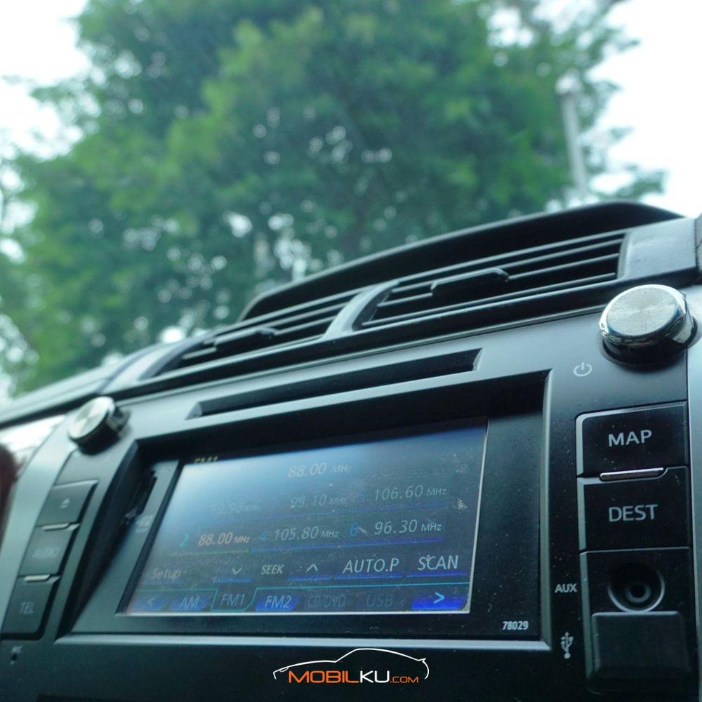 Mobil Toyota Camry 2013