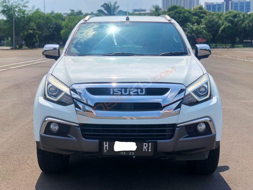 Mobil Isuzu MU-X 2017