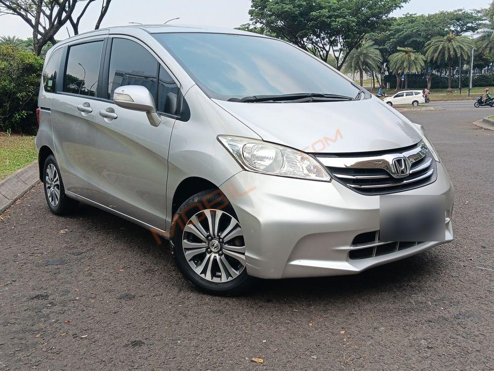 Mobil Honda Freed 2012