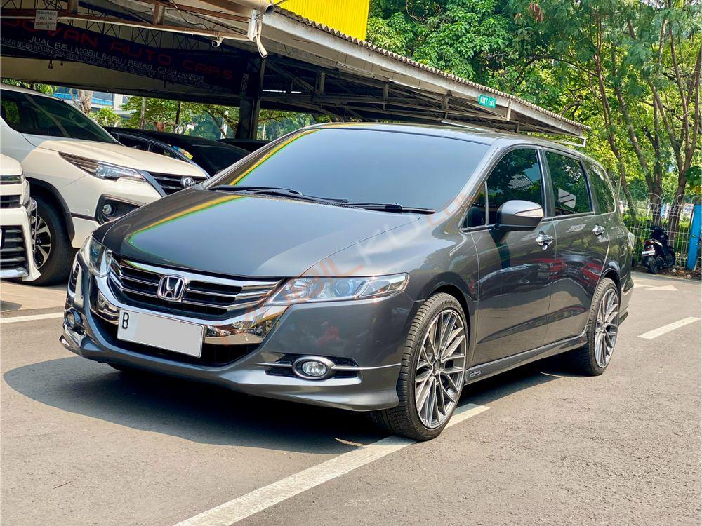 Mobil Honda Odyssey 2012