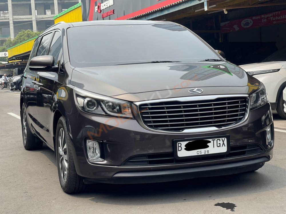 Mobil Kia Sedona 2017