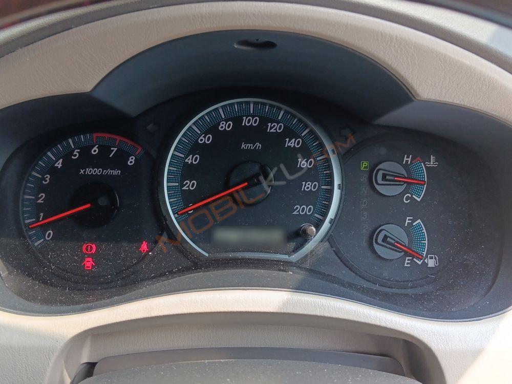 Mobil Toyota Kijang Innova 2014