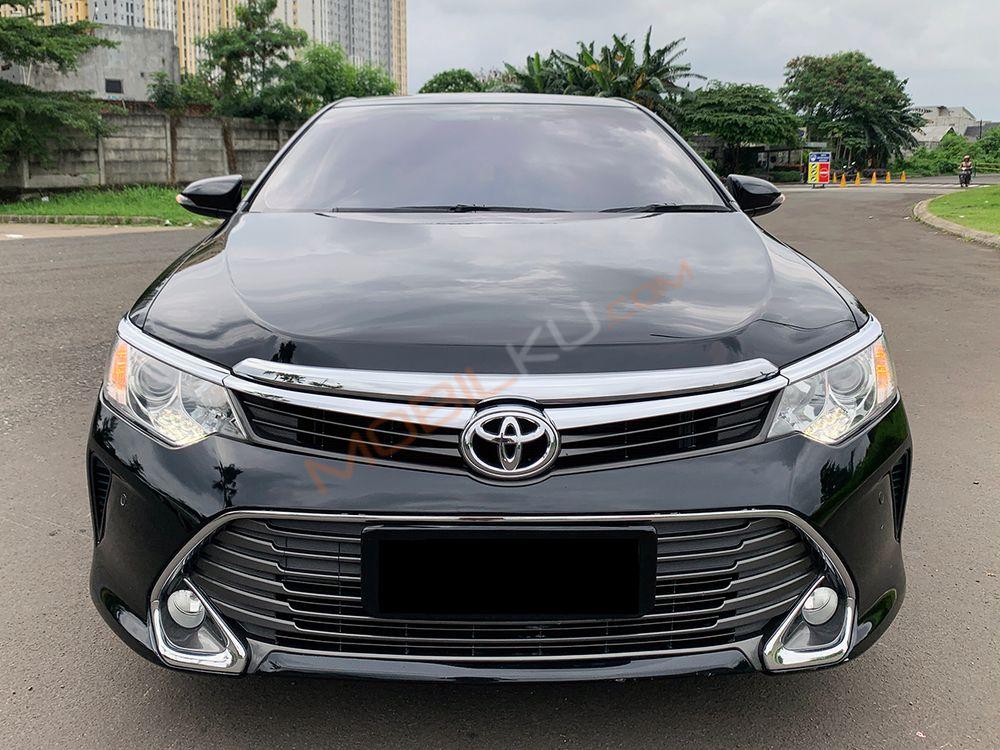 Mobil Toyota Camry 2018