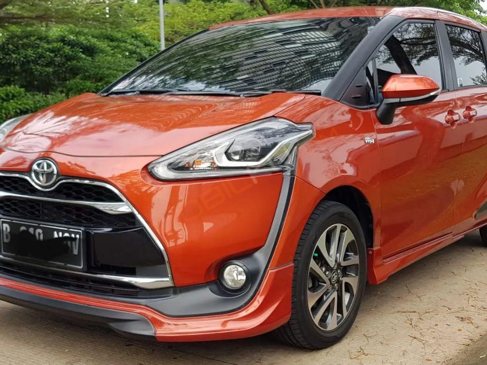 Mobil Toyota Sienta 2016