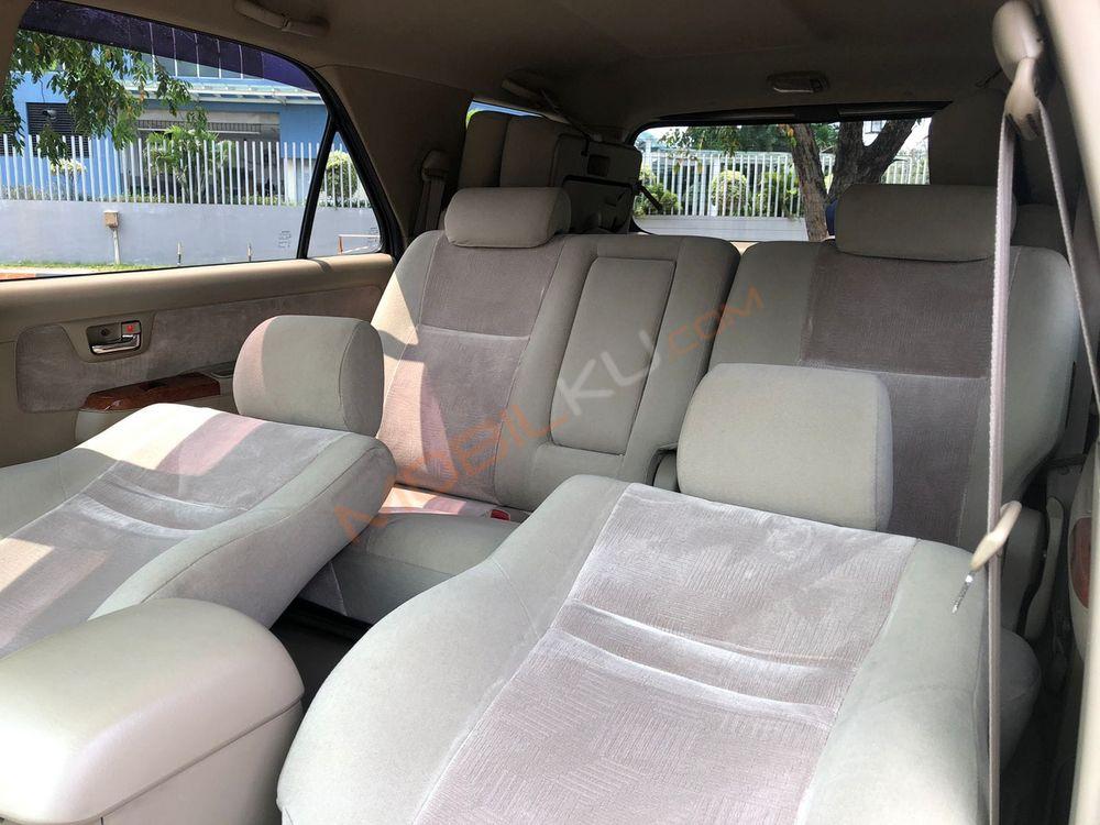 Mobil Toyota Fortuner 2011