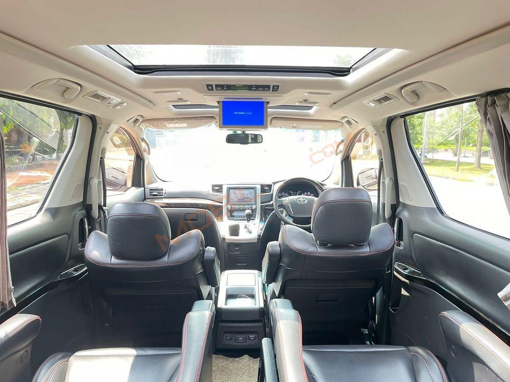 Mobil Toyota Vellfire 2014