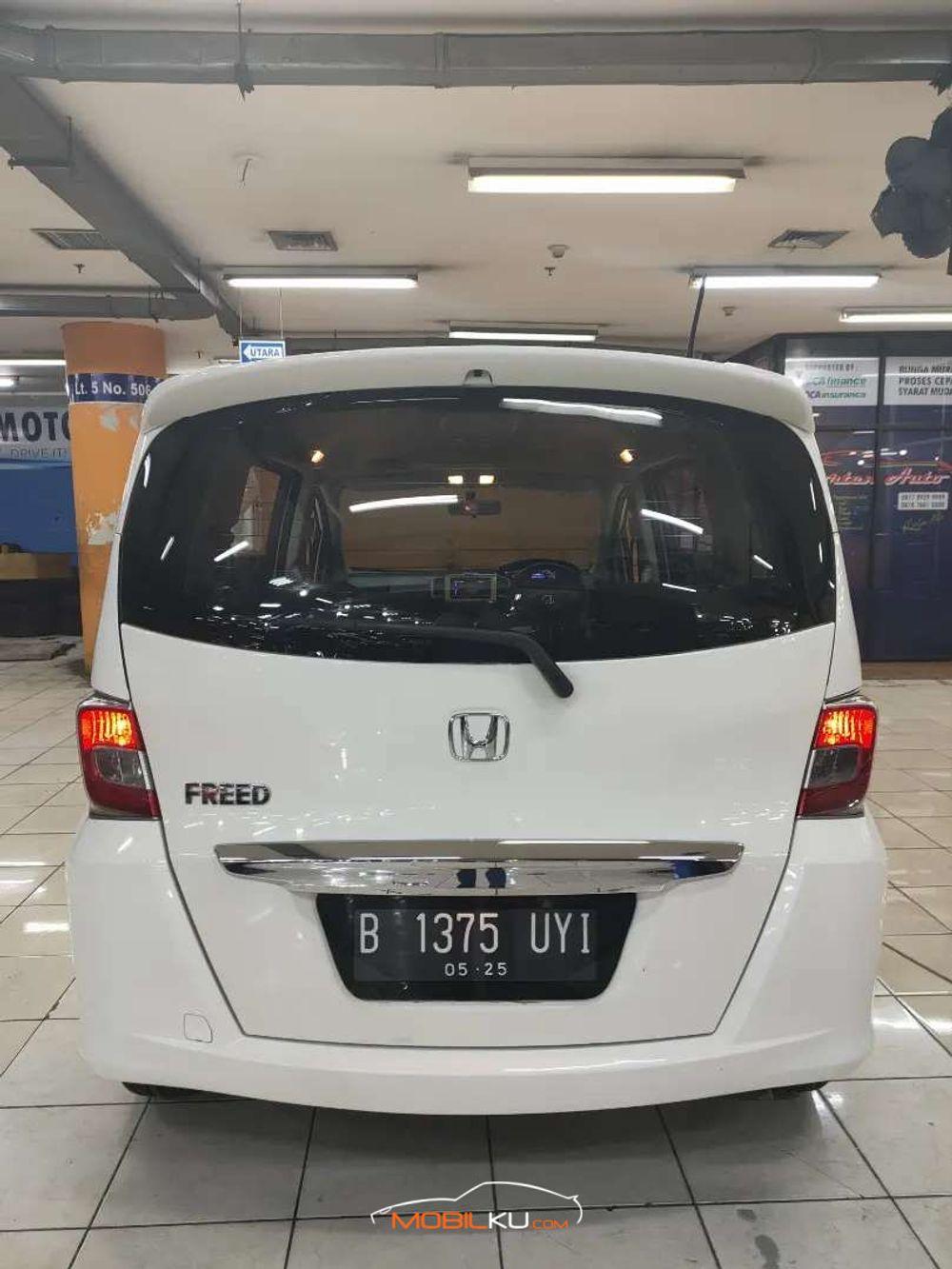 Mobil Honda Freed 2015