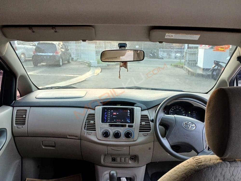 Mobil Toyota Kijang Innova 2014