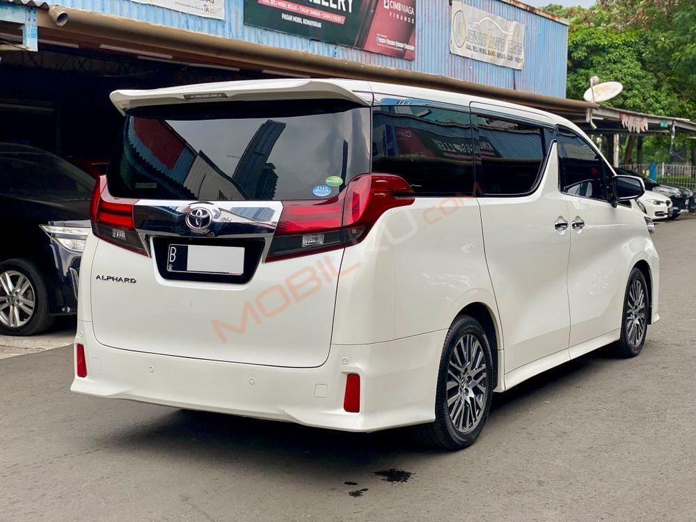 Mobil Toyota Alphard 2016