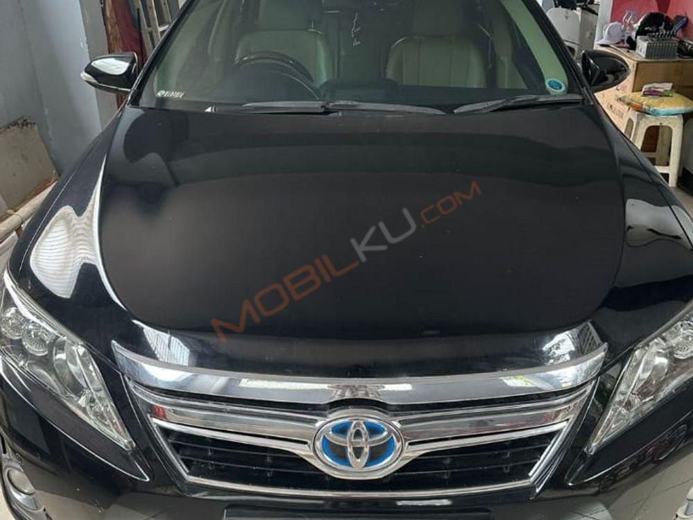 Mobil Toyota Camry 2014