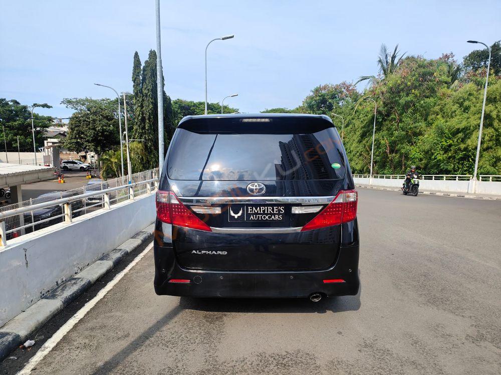 Mobil Toyota Alphard 2014